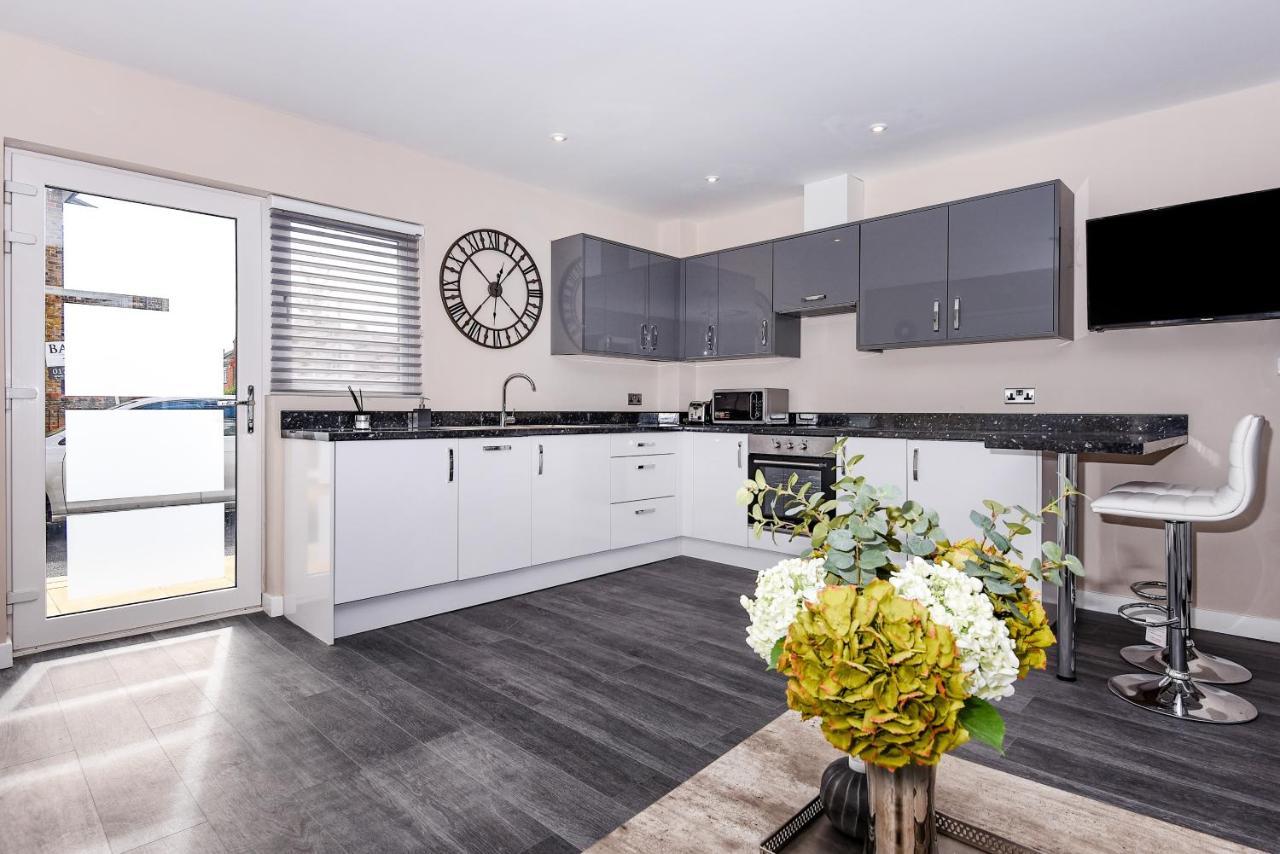 Magna House Appartement Egham Buitenkant foto