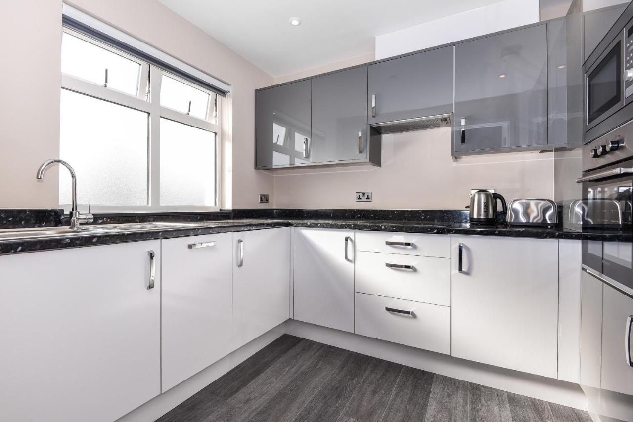 Magna House Appartement Egham Buitenkant foto
