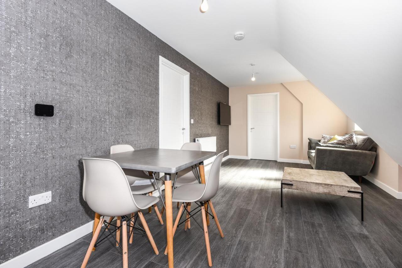 Magna House Appartement Egham Buitenkant foto